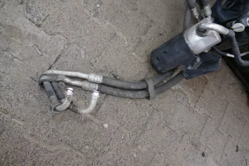 VW Passat 3B Schloßträger für Klimaanlage Klima Kondensator Leitung 1,8 T 1,9TDI (100142)