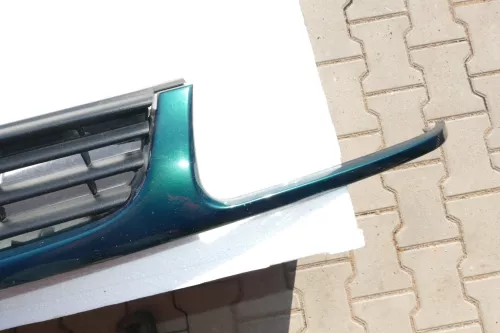 VW Polo 6N Kühlergrill Grillleiste grün LC6P vorne Leiste Grill VW Zeichen (100984)