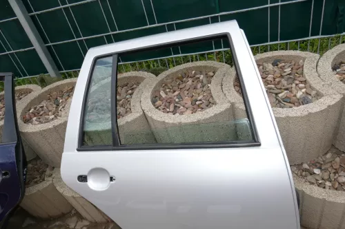 VW Golf 4 Bora Tür hinten rechts nur Kombi / Variant silber LA7W (101436)