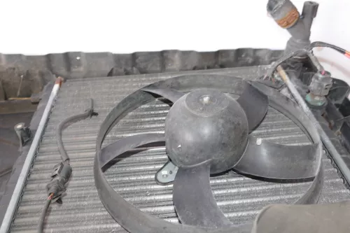 VW Polo 9N Schloßträger Kühler Querträger Pralldämpfer vorn (keineKLIMA) (101649)