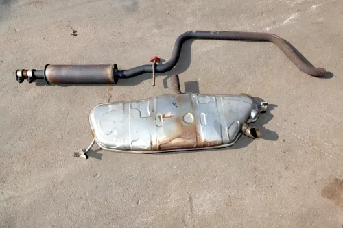 VW Golf 5 V Auspuff Endschalldämpfer hinten 1,4 BUD Motor 59kw 80PS Mittelscha