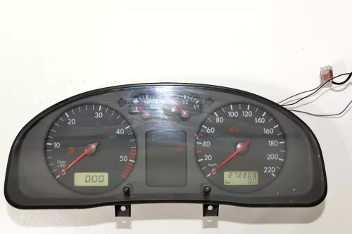 VW Passat 3B Tacho Tachometer Kombiinstrument 272.000km 3b1919880c Diesel TDI