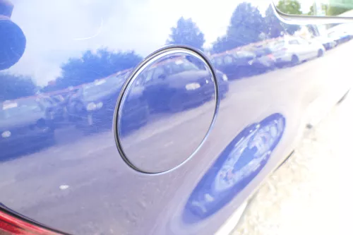 VW Golf 4 Limousine Tankdeckel Deckel Tank Tankverschluß blau LB5N