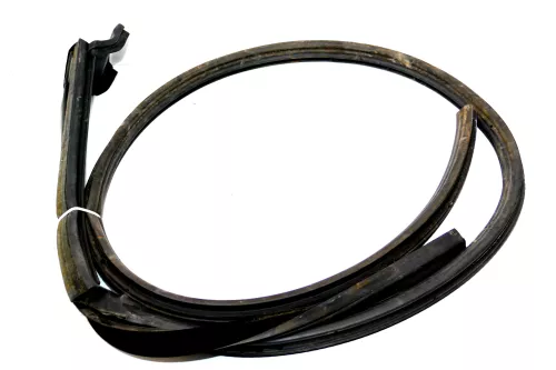 VW Golf 3 & 4 1E Cabrio Dichtung Tür vorn+ Seitenscheibe hinten rechts 1E0847330