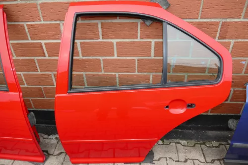 VW Bora Tür hinten links nur Limousine rot LP3G