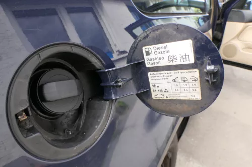 VW Golf 4 Limousine Tankdeckel Deckel Tank Tankverschluß blau LA5G (104371)