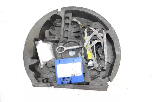 VW Golf 5 1K Bordwerkzeug Pannenset Wagenheber Abschleppöse für KeinNotrad