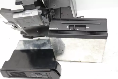 VW Passat 3B 3BG  Navi Navirechner Steuereinheit 4D0919887D Bedienteil Rechner (105223)