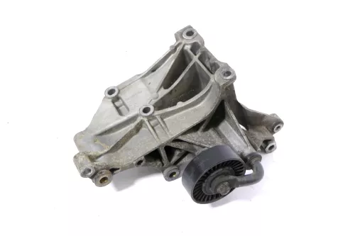 VW Golf 3 Halter Konsole Lichtmaschine Träger 1,9 TDI 90PS 028903139T  1Z AHU (105746)