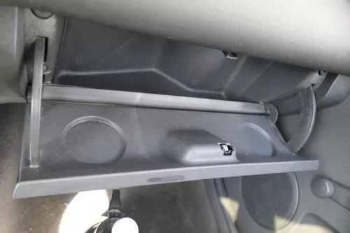 VW Polo 6N2 Handschuhfach schwarz Handschuhfachdeckel Deckel Klappe (106265)