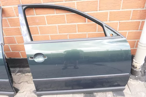 VW Passat 3B 3BG Kombi + Limo Tür vorne rechts Beifahrertür grün LC6N