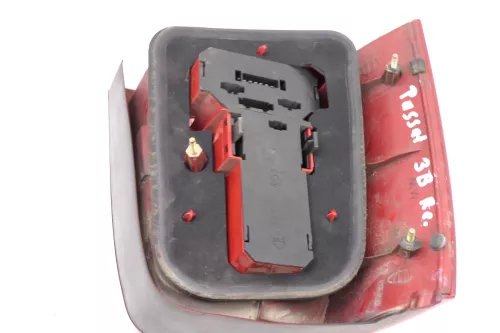 Passat 3B5 Kombi Variant Rücklicht Rückleuchte original hinten rechts 3B9945112F (106938)