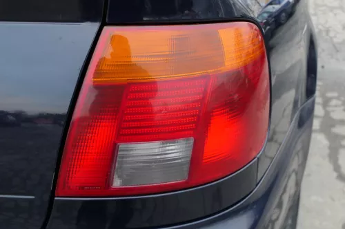 Audi A4 B5 Limousine hinten rechts Rückleuchte original Lampenträger 8D0945112A (106944)