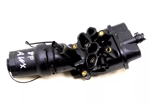 VW Golf 5 A3 8P Ölfiltergehäuse Flansch AXW BLX BLY BLR (106992)