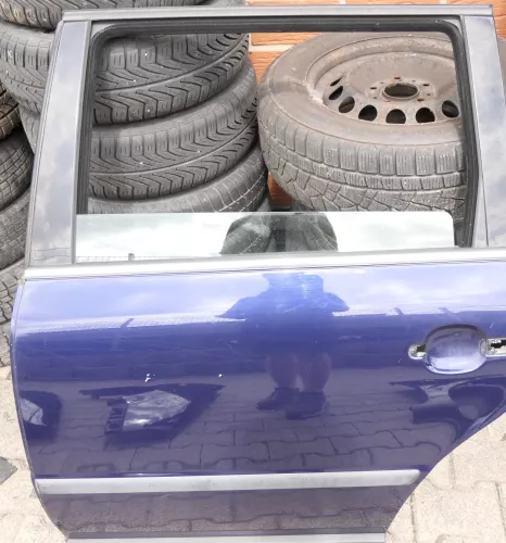 VW Passat 3B 3BG Kombi Variant Tür hinten links blau LB5N