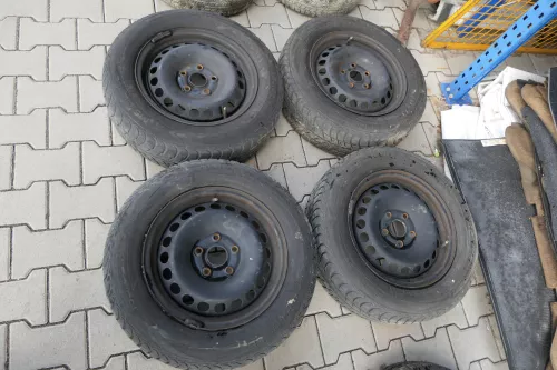 Audi A4 B5 A6 4B Winterreifen M+S 195/65 R15 91T Reifen 6jx15H2 ET45   5mm