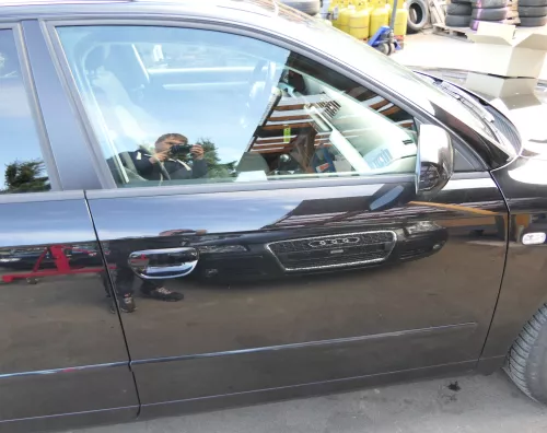 Audi A4 B7 8E Tür vorne rechts schwarz LY9B Kombi+Limo mit Rahmen