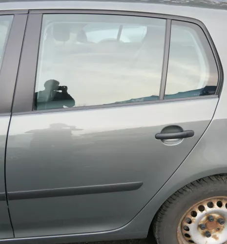 VW Golf 5 V 1K Tür Türrahmen hinten links 4/5-Türer grau LA6Q mit der Scheibe