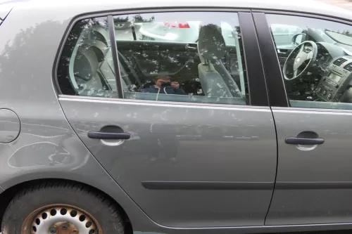 VW Golf 5 V 1K Tür Türrahmen hinten rechts 4/5-Türer grau LA6Q - mit Scheibe