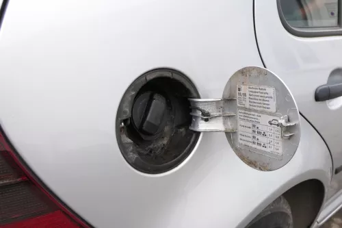 VW Golf 4 Limousine Tankdeckel Deckel Tank Tankverschluß silber LA7W reflexsilbe (109499)