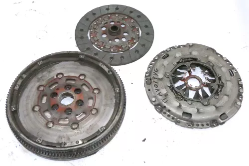 VW Touran Golf 5 Schwungrad Kupplung Zweimassenschwungrad 1.9 TDI AVQ AXC BLS (109601)