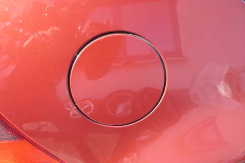 VW Golf 4 Limousine Tankdeckel Deckel Tank Tankverschluß rot braun LC3K (109839)