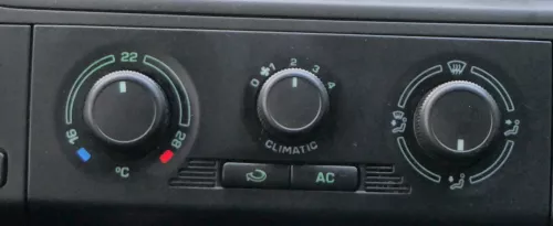 Skoda Fabia 5J Klimabedienteil Bedienteil 5J0820045 manuelle Klimaanlage (110002)