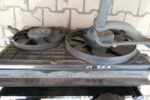 VW Touran Caddy 2K Kühler 1K0121251DM 2.0 TDI BMM Ladeluftkühler Lüfter Kondensa (110385)