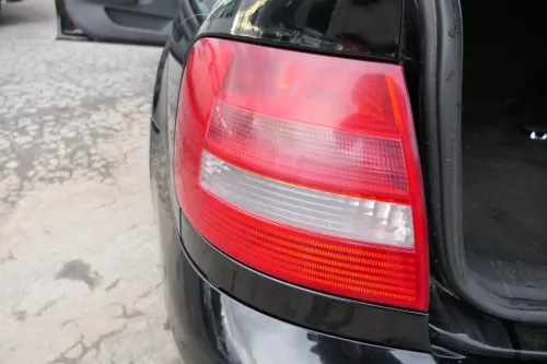 Audi A4 B5 Limousine hinten links Rückleuchte original Facelift 8D0945095F