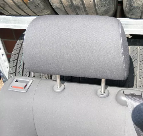 Polo 9N 9N3 Cross Fun Kopfstütze vorne oder hinten anthrazit weiße Näthe United (111116)