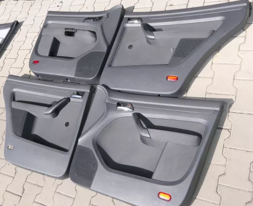 VW Touran 4x Türverkleidung Verkleidung Tür vorne +hinten links rechts dunkel