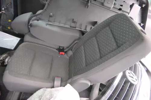 VW Touran Sitz hinten mitte titanschwarz/anthrazit (hinter Fahrersitz) Rücksitz
