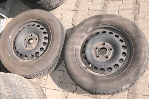 VW Golf 5 Caddy 195/65 R15 91T Winterreifen M+S Felgen 6jx15H2 ET47  ca. 3-4 mm