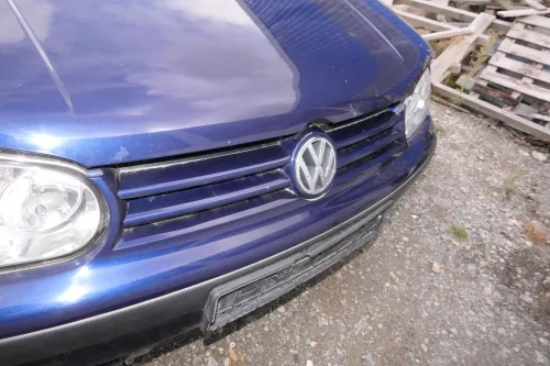 VW Golf 4 Grill Kühlergrill VW Zeichen Logo blau LB5N