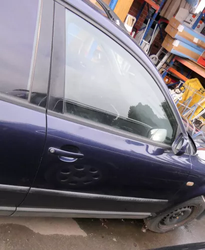 VW Passat 3B 3BG Kombi + Limo Tür vorne rechts Beifahrertür blau LN5Y