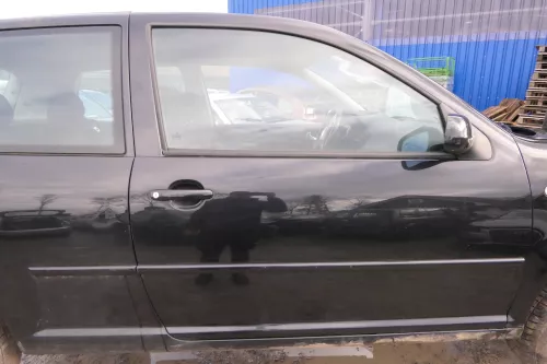 VW Golf 4 Tür vorne rechts Beifahrertür 2/3-Türer schwarz LC9Z - ohne Anbauteile