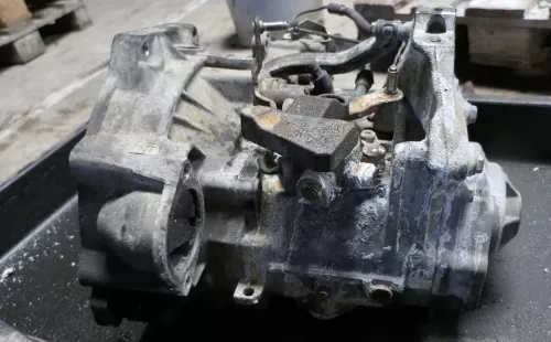 VW Golf 5 A3 8P Getriebe GQP 2,0 FSI 150PS 6 Gang (von Motor AXW) - Loch Gehäuse (116048)