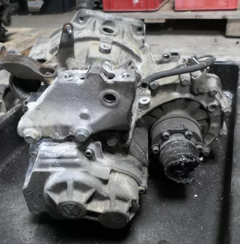 VW Golf 5 A3 8P Getriebe GQP 2,0 FSI 150PS 6 Gang (von Motor AXW) - Loch Gehäuse (116048)