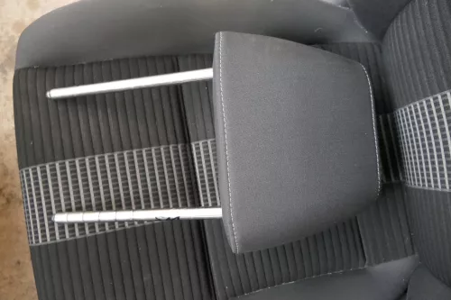 1x Golf Plus 5M Kopfstütze vorne rechts links anthrazit weiße Nähte United