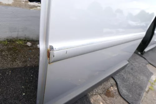 VW Passat 3B 3BG Kombi Variant Tür hinten links silber LA7W mit Anbauteilen (116095)