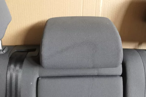 VW Golf 5 V Sitz Sitze hinten Rückbank Rücksitzbank 3 Punkt Gurt Lehne dunkel (116358)