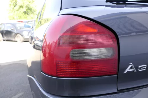 Audi A3 8L Rücklicht Rückleuchte Heckleuchte original 8L0945095A links