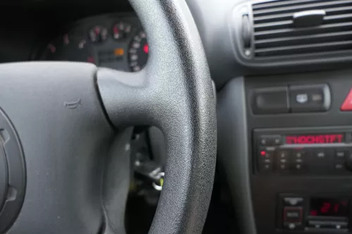 Audi A3 8L A6 4B A4 Lenkrad 4-Speichen 8L0419091P (ohne den Airbag) (117114)