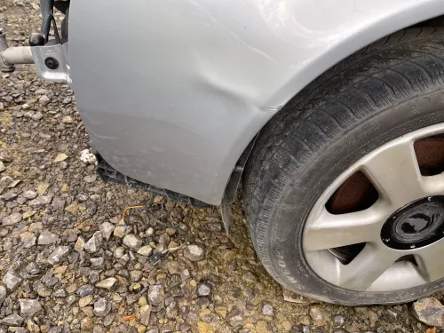 Audi A6 4B Kotflügel vorne links silber LY7M (bis ca.Mitte 2001 passend -DELLE (117129)