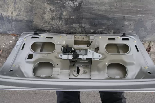 VW Bora Limousine Heckklappe Kofferraumklappe Klappe hinten silber LA7W (118470)