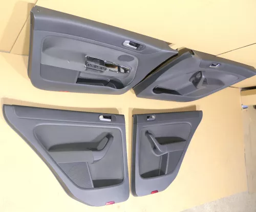 VW Golf Plus 5M 4x Türverkleidung Verkleidung Tür vorne hinten links re schwarz (120548)