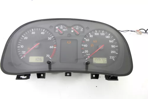 VW Golf 4 Tacho Tachometer Kombiinstrument 226 000km 1J0920802 1,4 16V 75PS 55kw