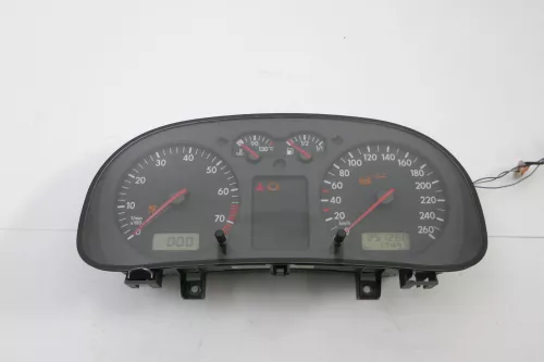 VW Golf 4 Tacho Tachometer Kombiinstrument 257.000km 1J0920806B 1,6-2,8