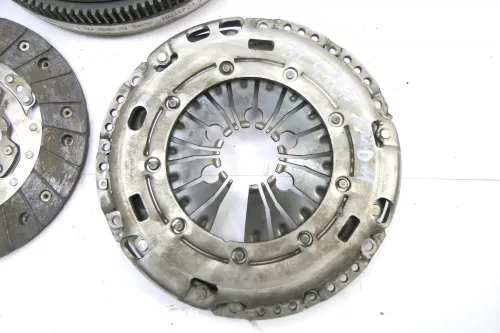 VW Passat 3C Scirocco 5-Gang Zweimassenschwungrad 2.0 TDI 03L105266S (122176)