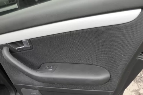 4x Audi A4 8E B7 Türverkleidung Verkleidung Tür vorne + hinten Bose S-line (122779)